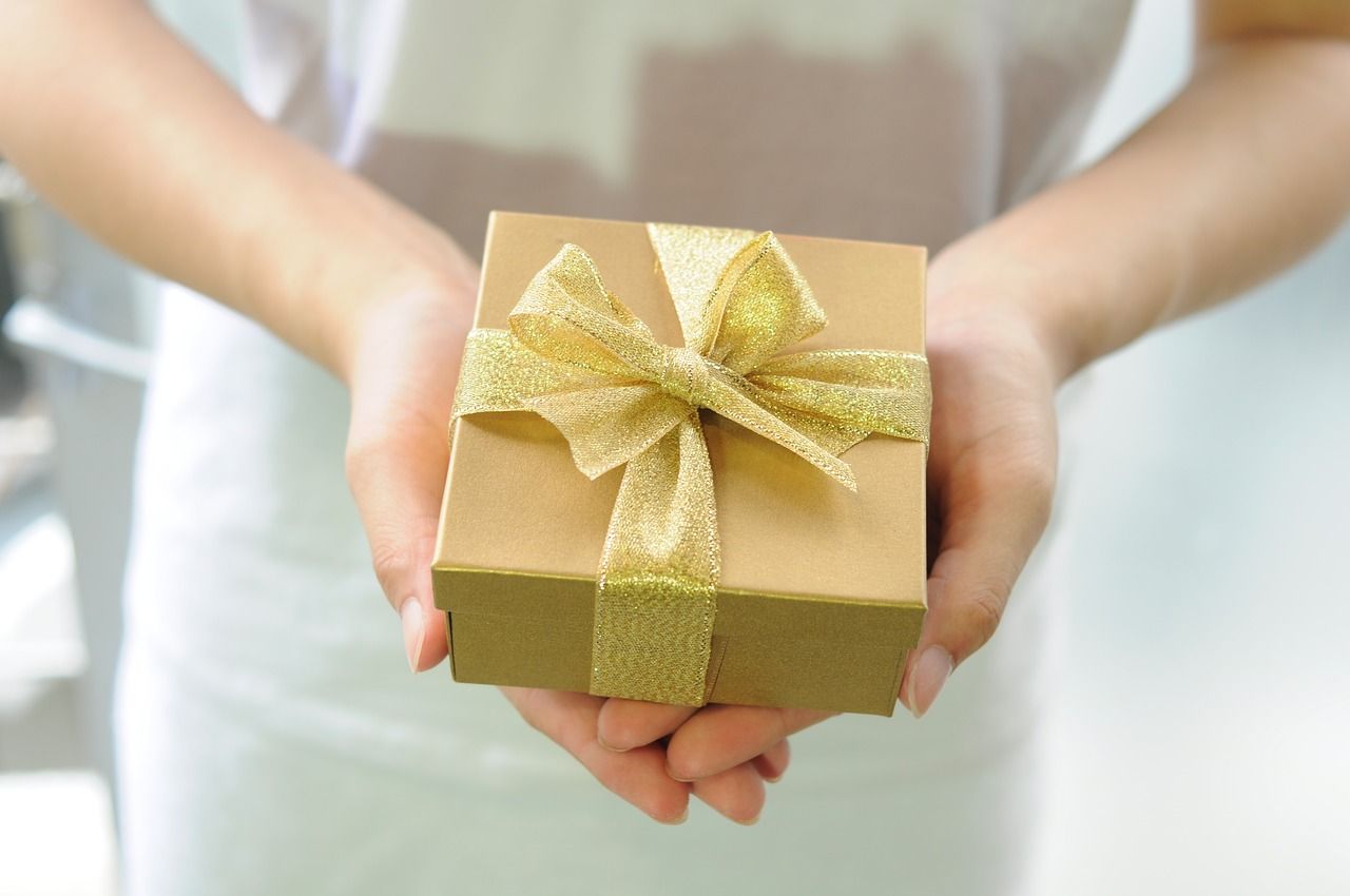 Eleganckie prezenty – kiedy wypada je wręczyć?