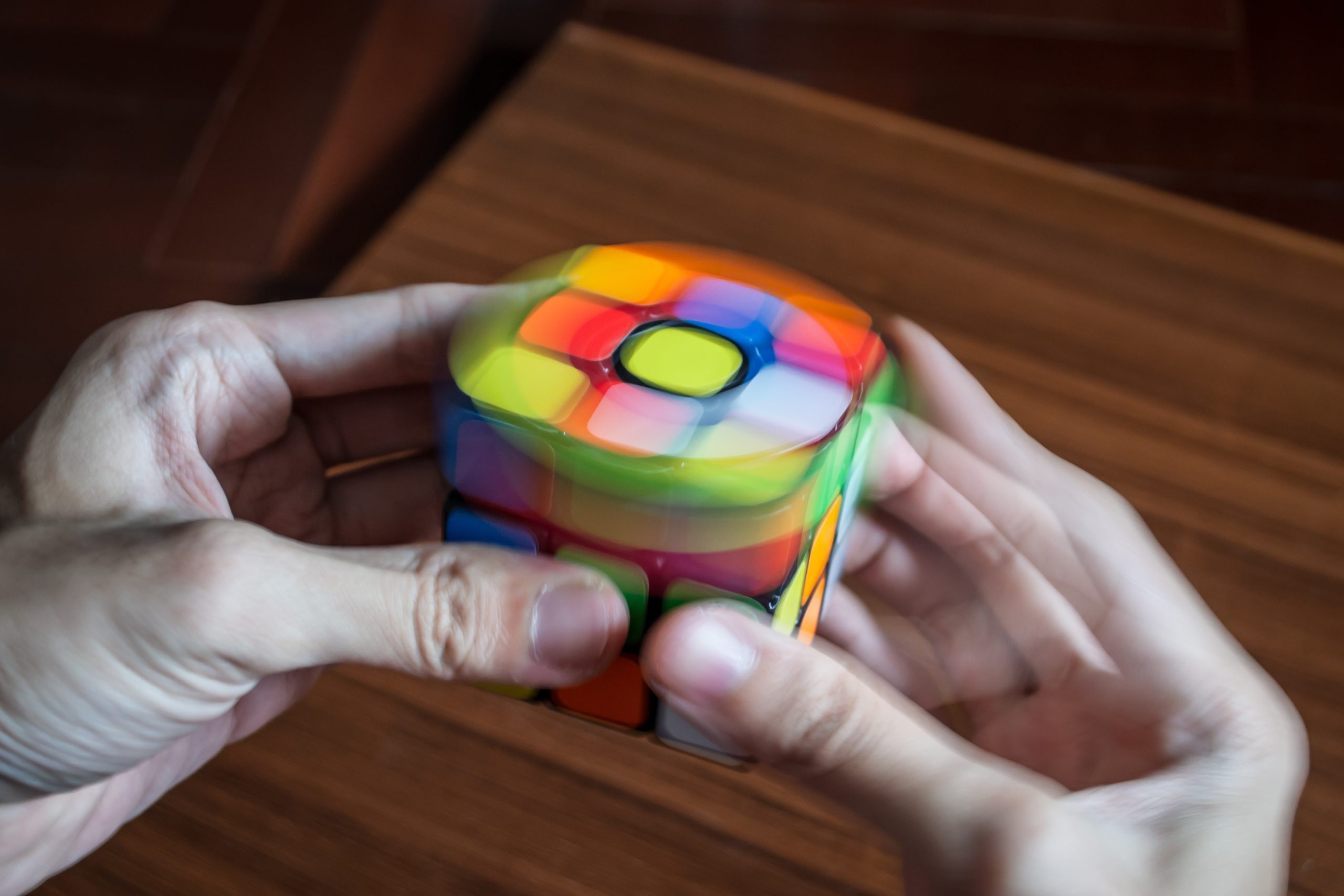 Speed Cuberzy czyli miłośnicy układania kostek na czas